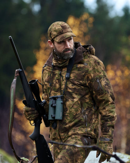 Axis MSP Forest Coloured Harkila Lynx Cap on forest background #colour_axis-msp-forest