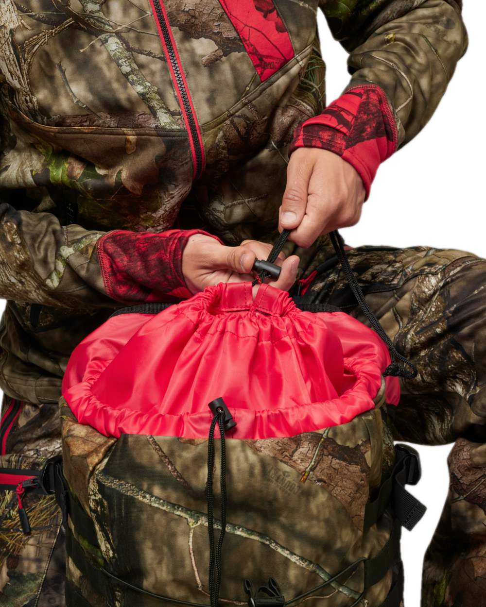 Mossy Oak Breakup Country Coloured Harkila Moose Hunter 2.0 Backpack on white background #colour_mossy-oak-breakup-country