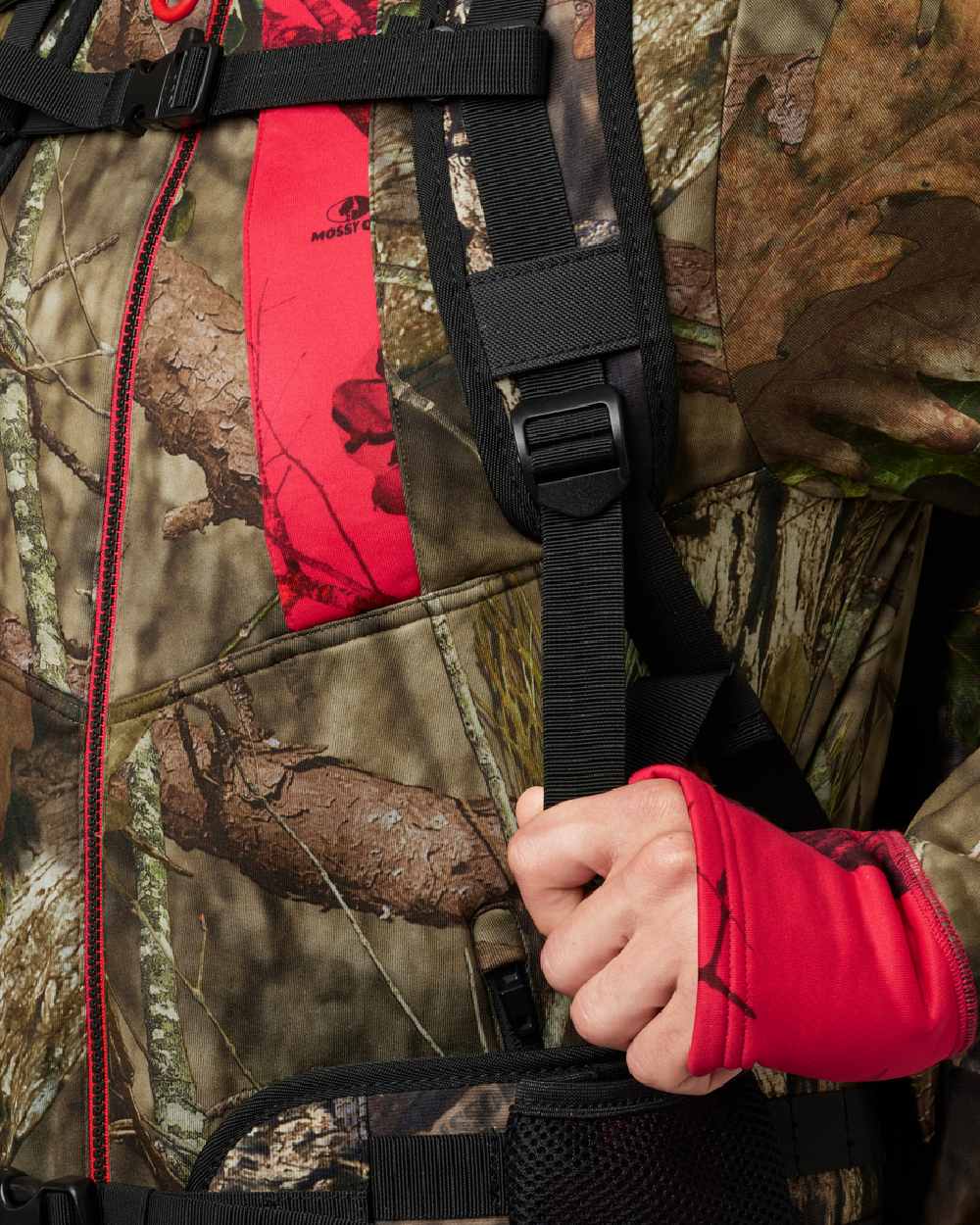 Mossy Oak Breakup Country Coloured Harkila Moose Hunter 2.0 Backpack on white background #colour_mossy-oak-breakup-country