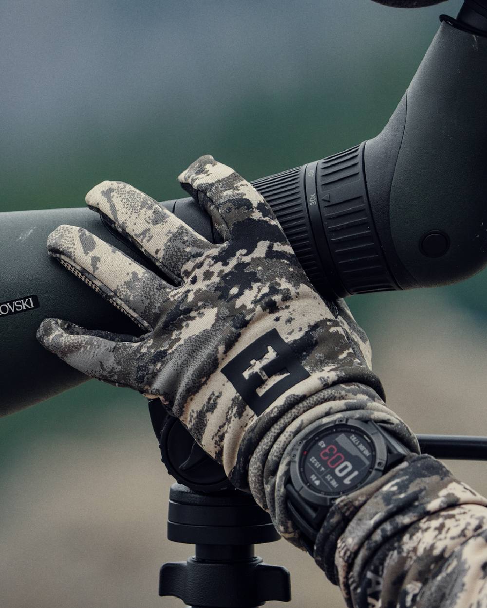 AXIS Mountain Coloured Harkila Mountain Hunter Expedition Fleece Gloves on blurry background #colour_axis-mountain
