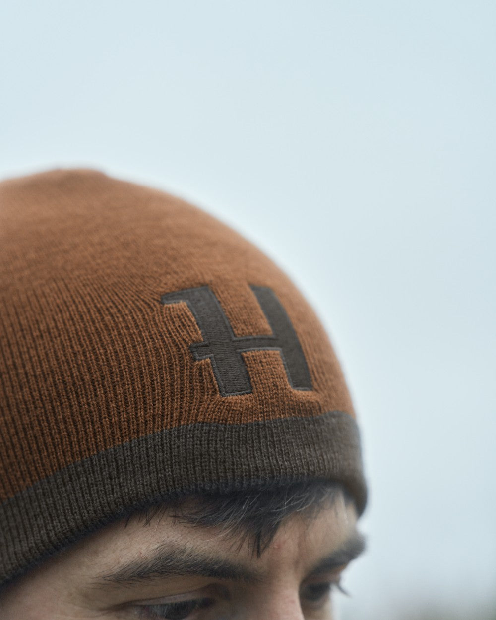Shadow Brown Rustique Clay Coloured Harkila Reversible Beanie on outdoor background #colour_shadow-brown-rustique-clay