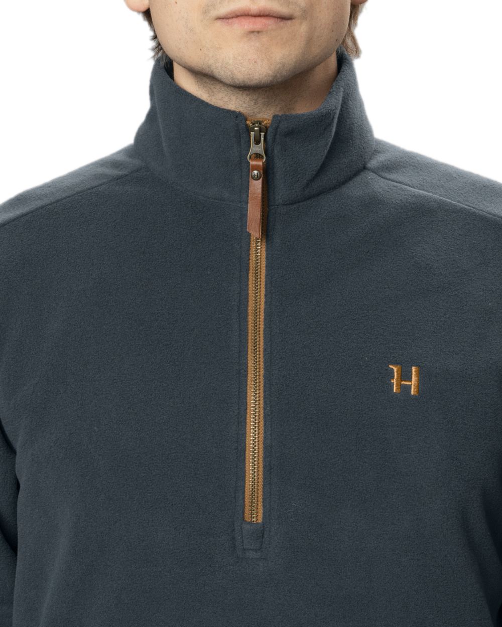 Dark Navy Coloured Harkila Sandhem 200 Fleece Pullover on white background #colour_dark-navy
