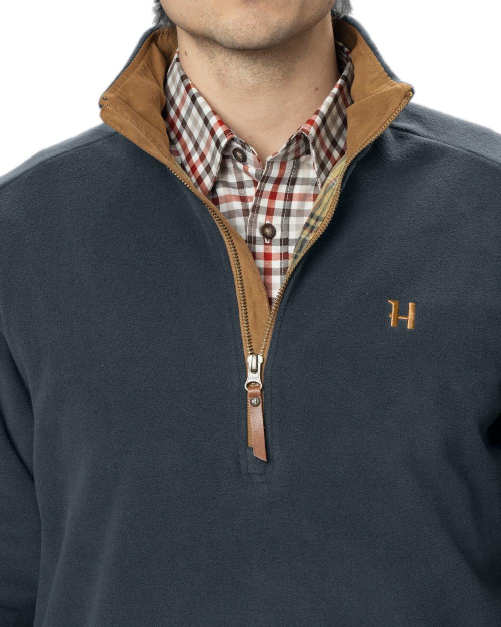 Dark Navy Coloured Harkila Sandhem 200 Fleece Pullover on white background #colour_dark-navy