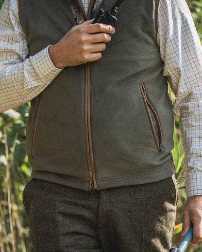 Grape Leaf Coloured Harkila Sandhem 200 Fleece Waistcoat on outdoor background #colour_grape-leaf