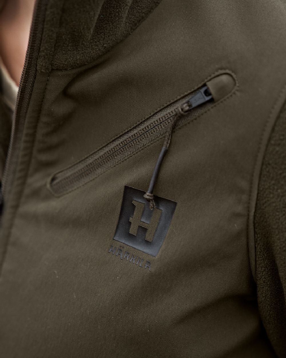Hunting Green Willow Green Coloured Harkila Womens Fjell Fleece Jacket on blurry background #colour_hunting-green-willow-green