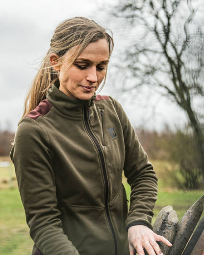 Willow Green Coloured Harkila Womens Oda Fleece Jacket on outdoor background #colour_willow-green