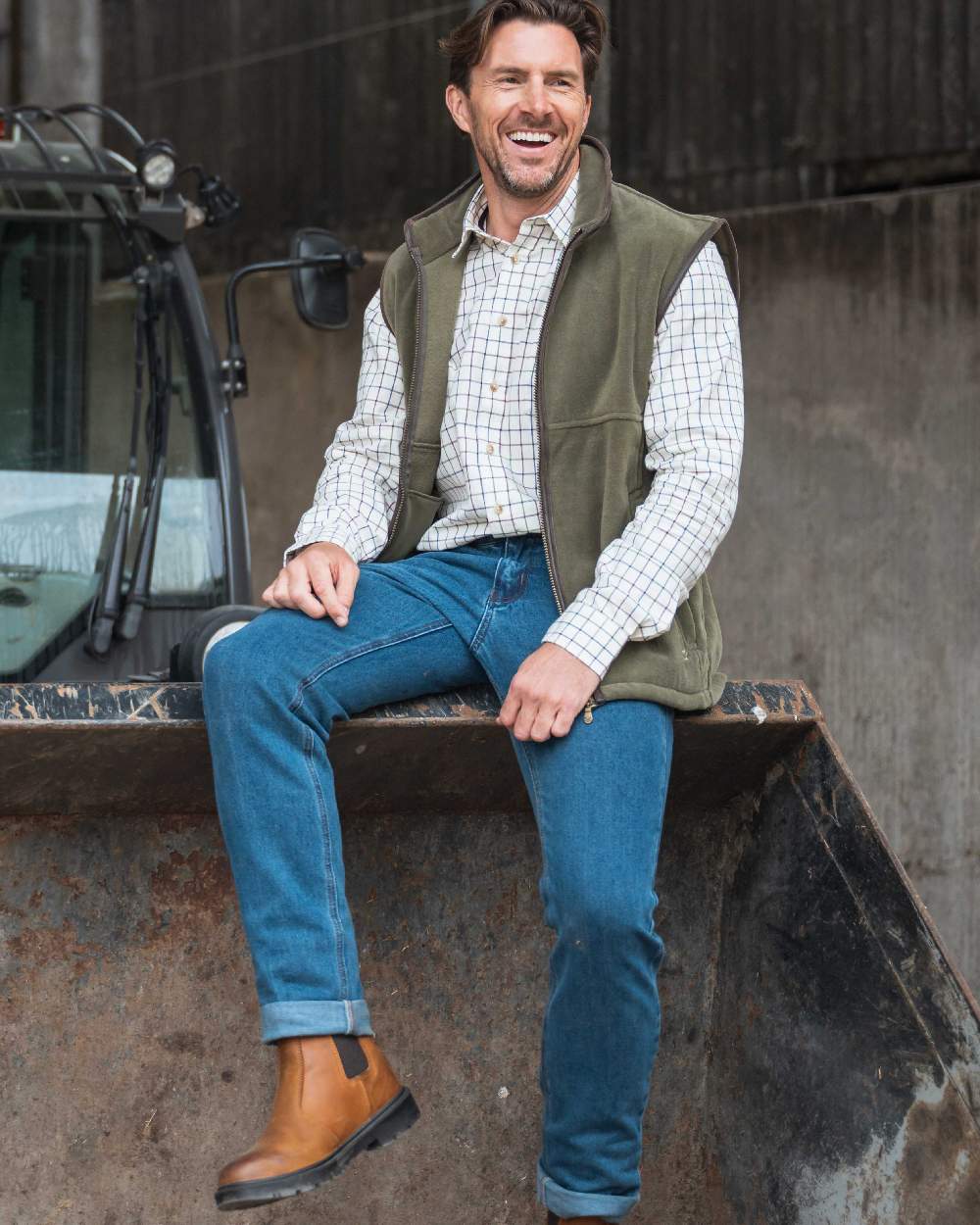 Stonewash Coloured Hoggs of Fife Clyde Comfort Denim Jeans on countryside background #colour_stonewash