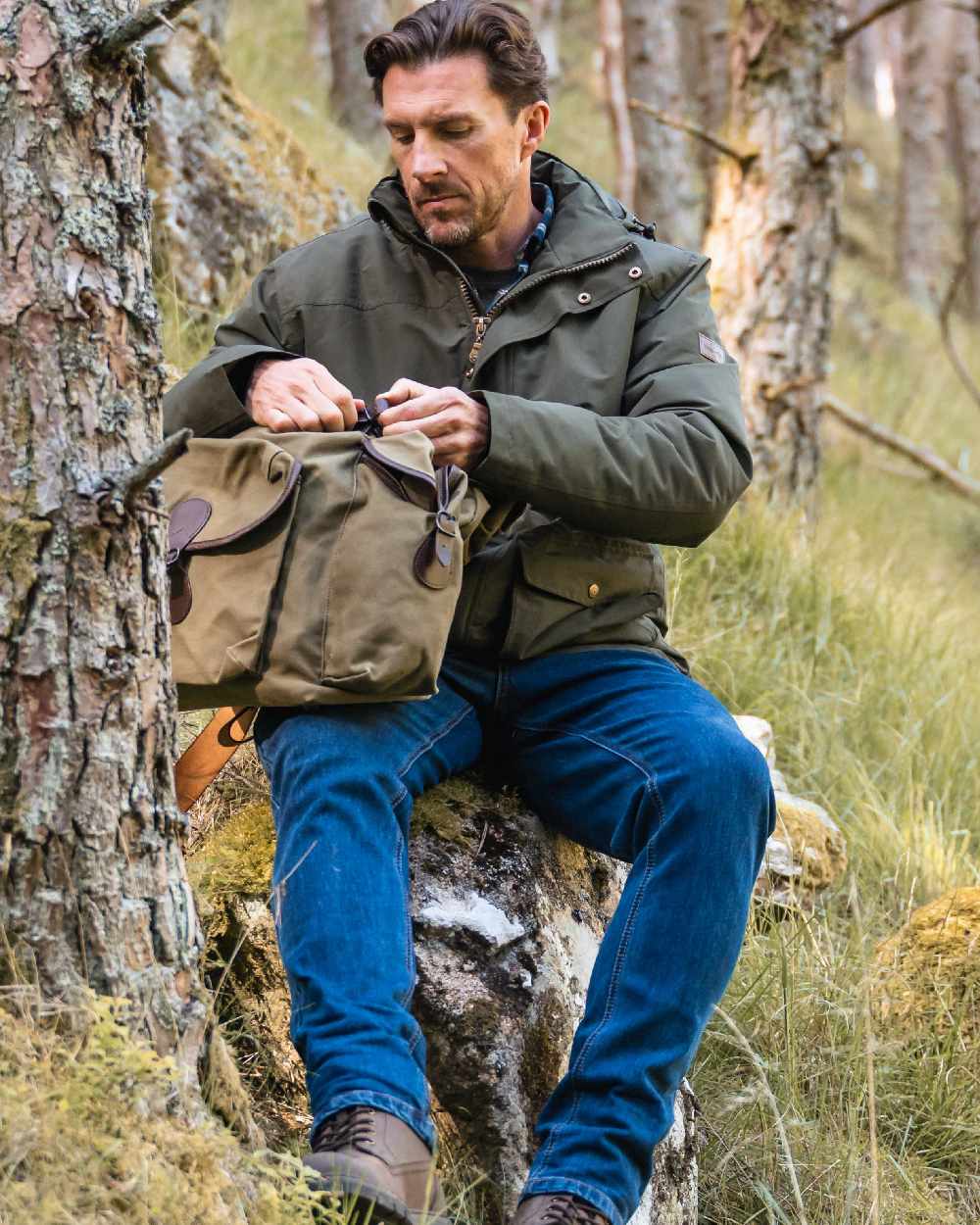 Stonewash Coloured Hoggs of Fife Clyde Comfort Denim Jeans on countryside background #colour_stonewash