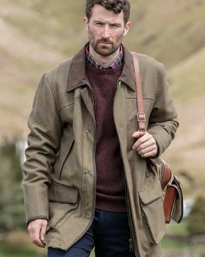 Autumn Bracken Coloured Hoggs of Fife Kinloch Technical Tweed Field Coat on blurry background #colour_autumn-bracken