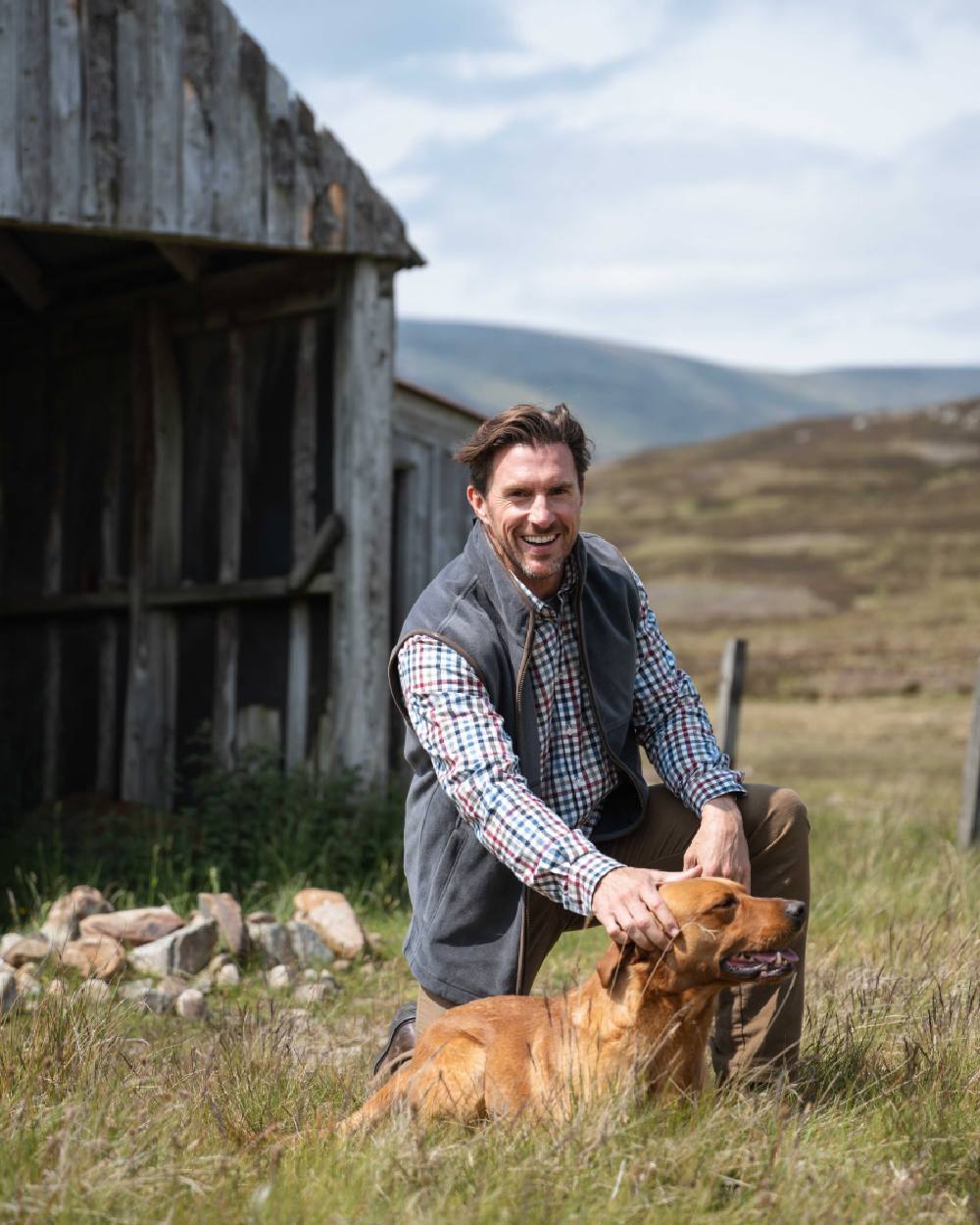 Navy Red Olive Coloured Hoggs of Fife Mens Douglas Twill Shirt on outdoor background #colour_navy-red-olive