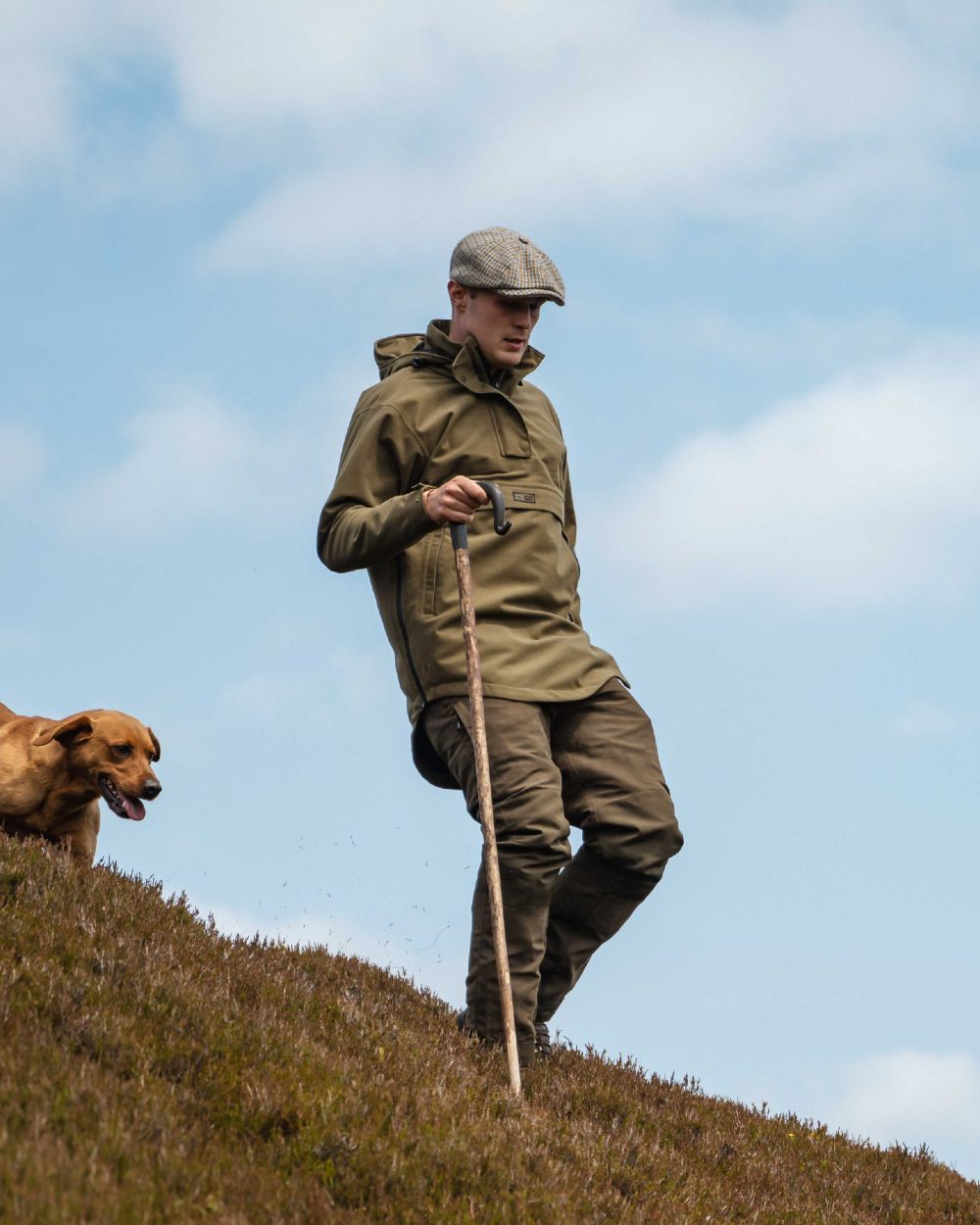 Olive Coloured Hoggs of Fife Mens Torness Trilaminate Waterproof Smock on sky background #colour_olive