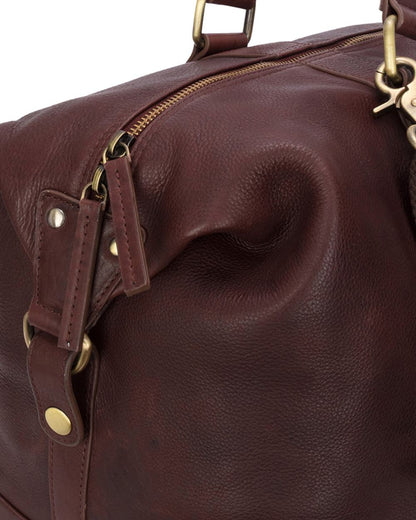 Conker Coloured Hoggs of Fife Monarch Leather Carryon Holdall on white background #colour_conker
