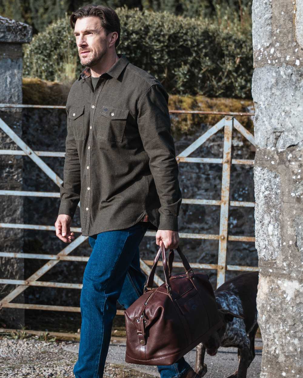 Conker Coloured Hoggs of Fife Monarch Leather Carryon Holdall on outdoor background #colour_conker