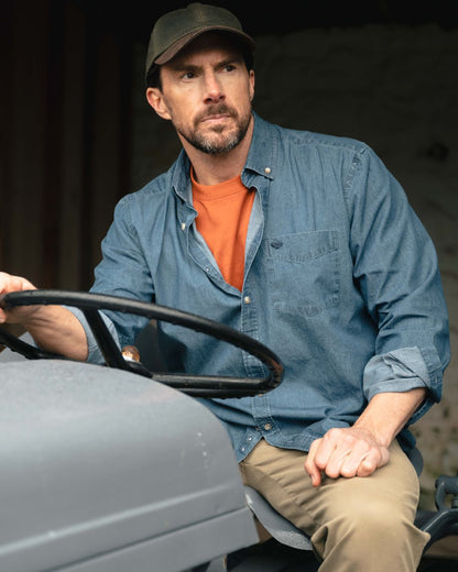 Slate Blue Rust Coloured Hoggs of Fife Sandwood 2 Pack Cotton T-Shirts on outdoor background #colour_slate-blue-rust