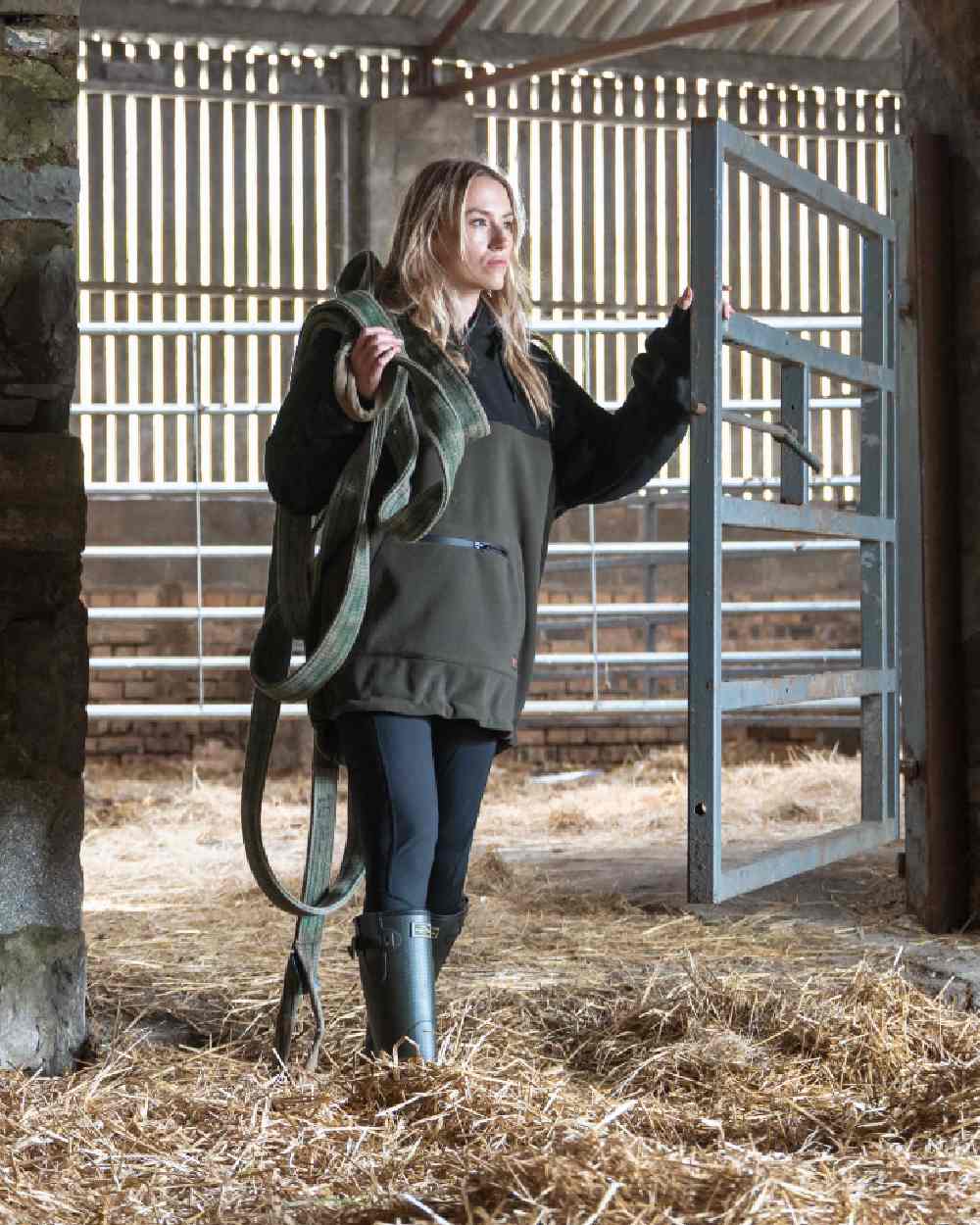 Black Coloured Hoggs of Fife Womens Skye Active Thermal Leggings on outdoor background #colour_black