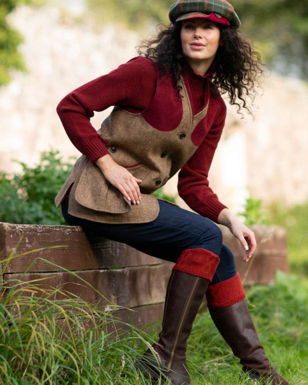 Chestnut coloured House of Cheviot Lady Glenmore Socks on field background #colour_chestnut