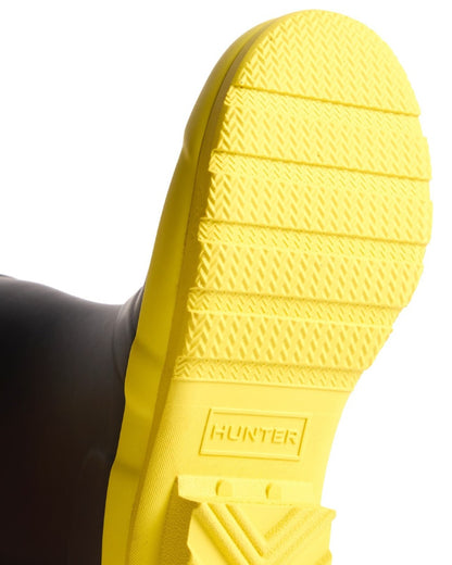 Black Illuminating Yellow coloured Hunter Big Kids Original Wellington Boots on white background #colour_black-illuminating-yellow