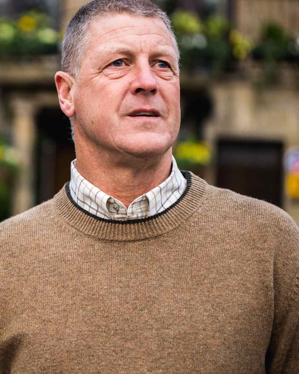 Barley coloured Jack Pyke Ashcombe Lambswool Crewknit Pullover on blurry background #colour_barley