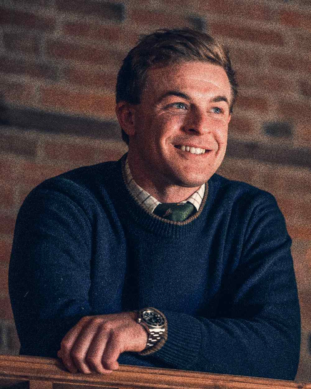 Navy coloured Jack Pyke Ashcombe Lambswool Crewknit Pullover on brick wall background #colour_navy