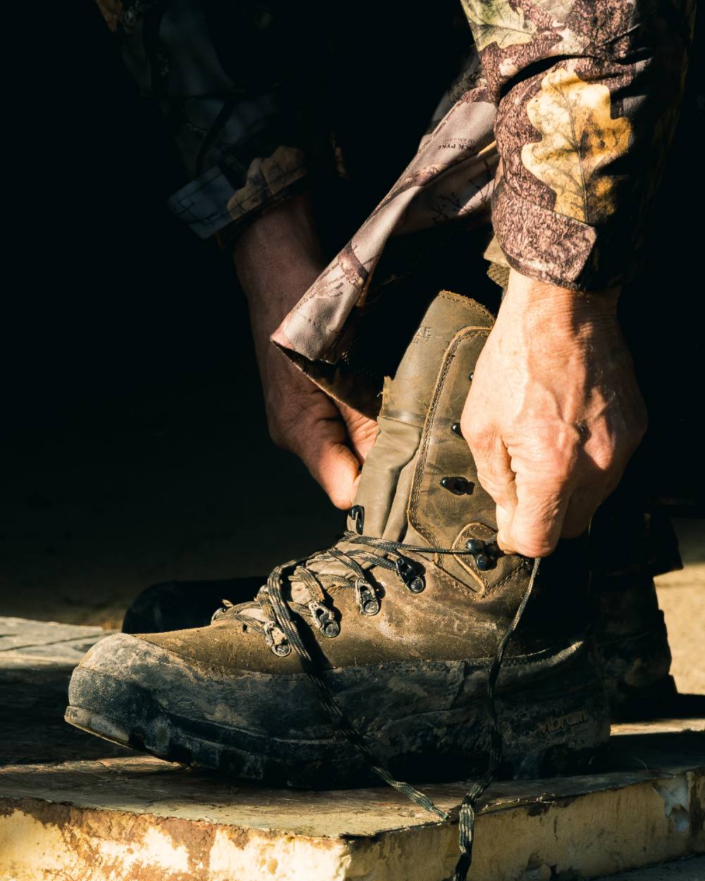 Brown coloured Jack Pyke Hunters Boots on outdoor background #colour_brown