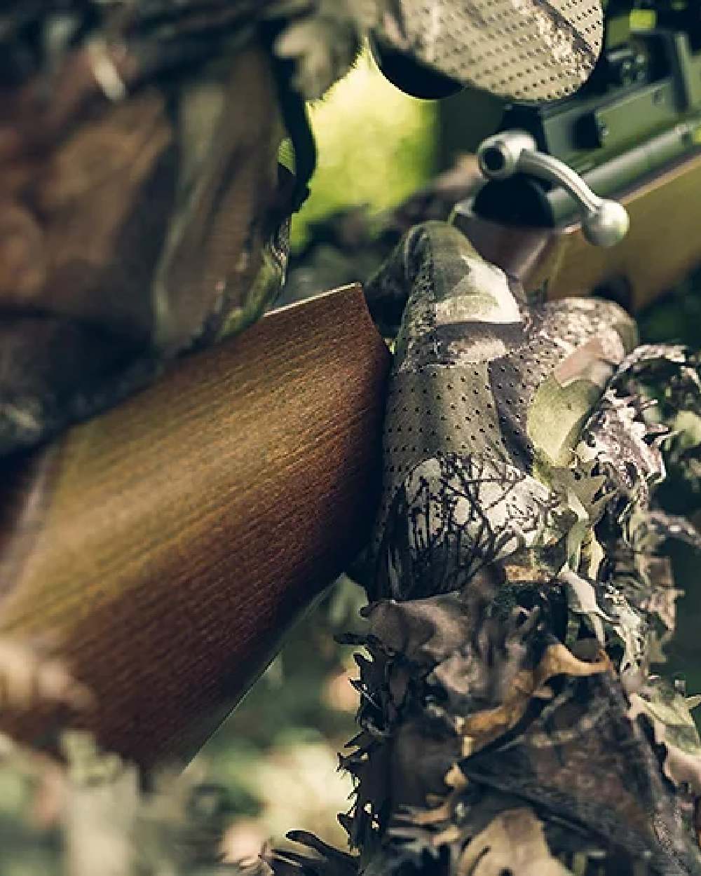 EVO coloured Jack Pyke LLCS 3D Gloves on forest background #colour_evo
