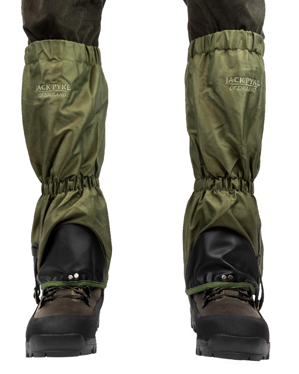 Green coloured Jack Pyke Waterproof Gaiters on white background #colour_green