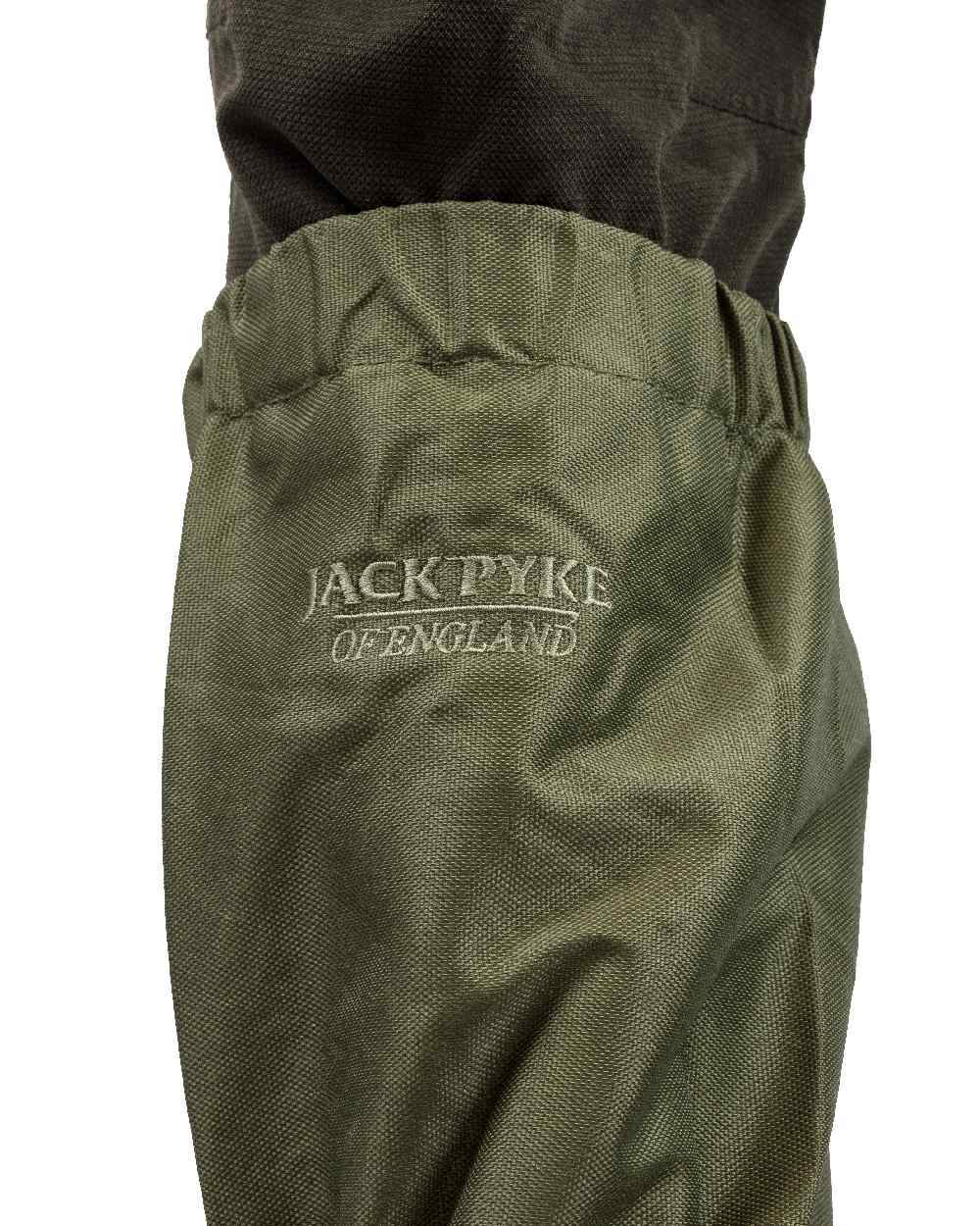 Green coloured Jack Pyke Waterproof Gaiters on white background #colour_green