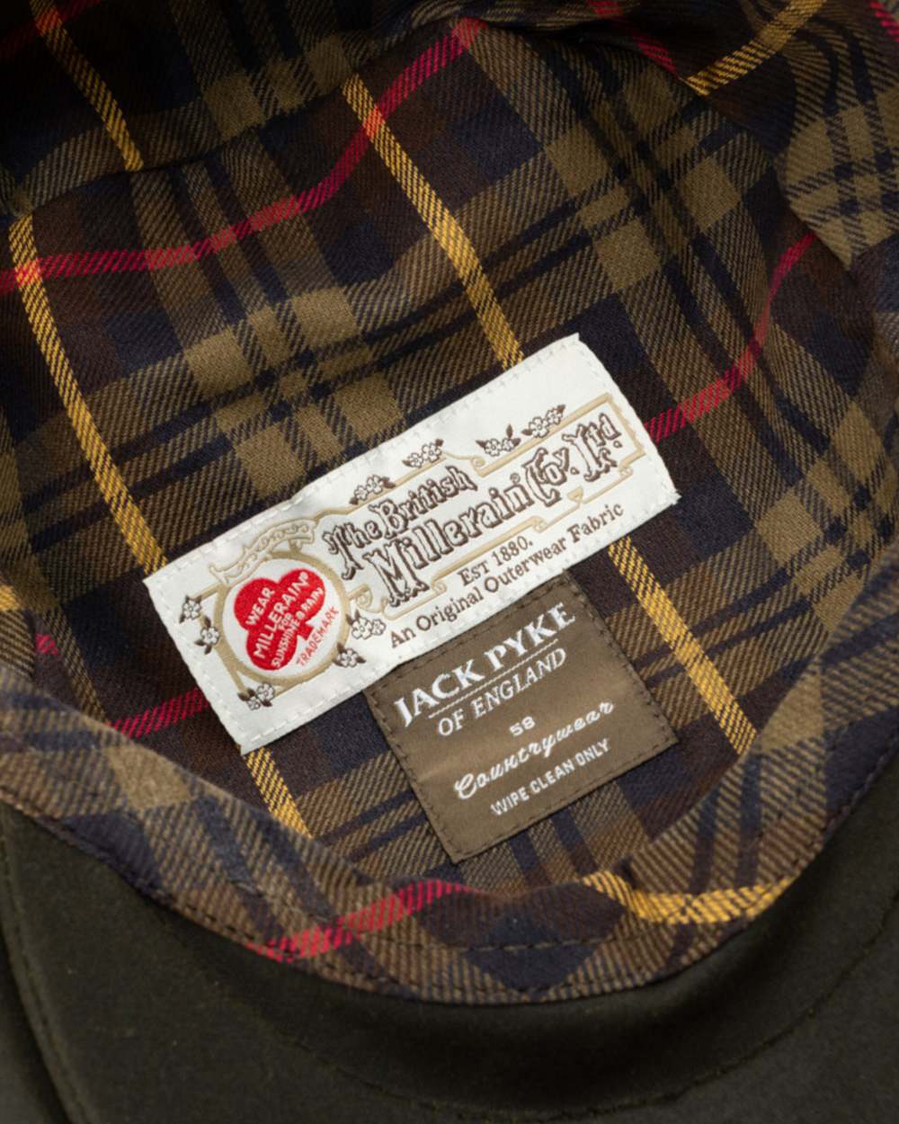 Green coloured Jack Pyke Wax Flat Cap on white background #colour_green