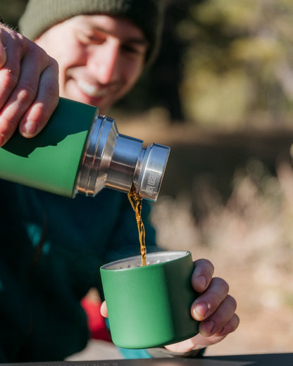 Fairway coloured Klean Kanteen Insulated TKPro Flask on blurry background #colour_fairway