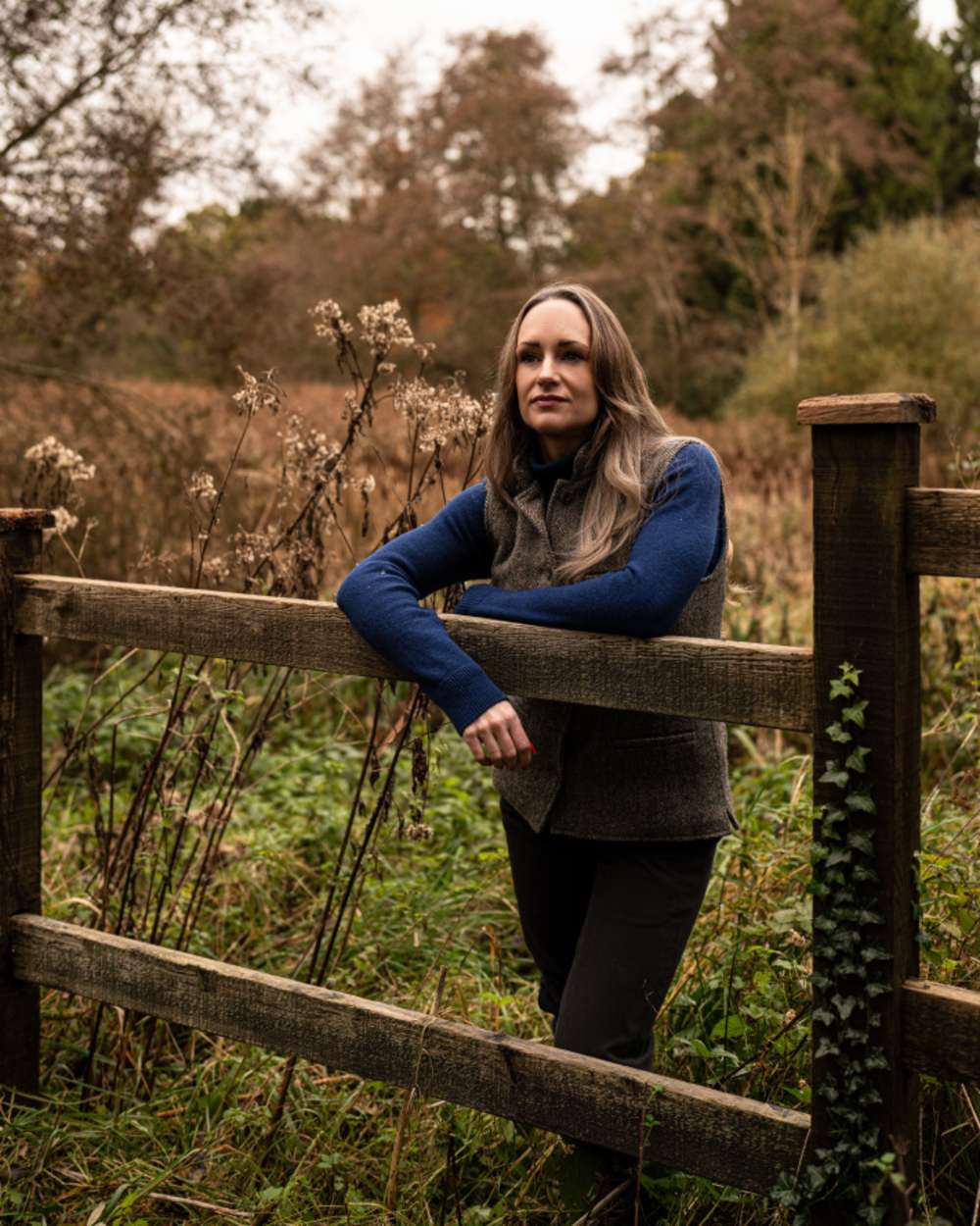 Laksen Hopnell Fife Tweed Vest On A Farm Background #colour_hopnell