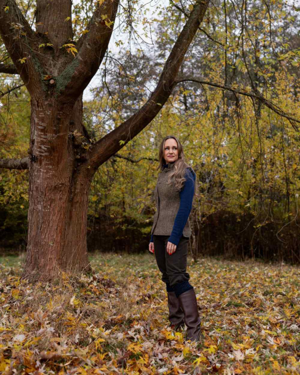 Laksen Hopnell Fife Tweed Vest On A Farm Background #colour_hopnell