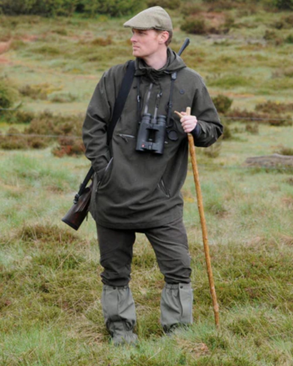 Green coloured Laksen Nevis CTX Smock on forest background #colour_green