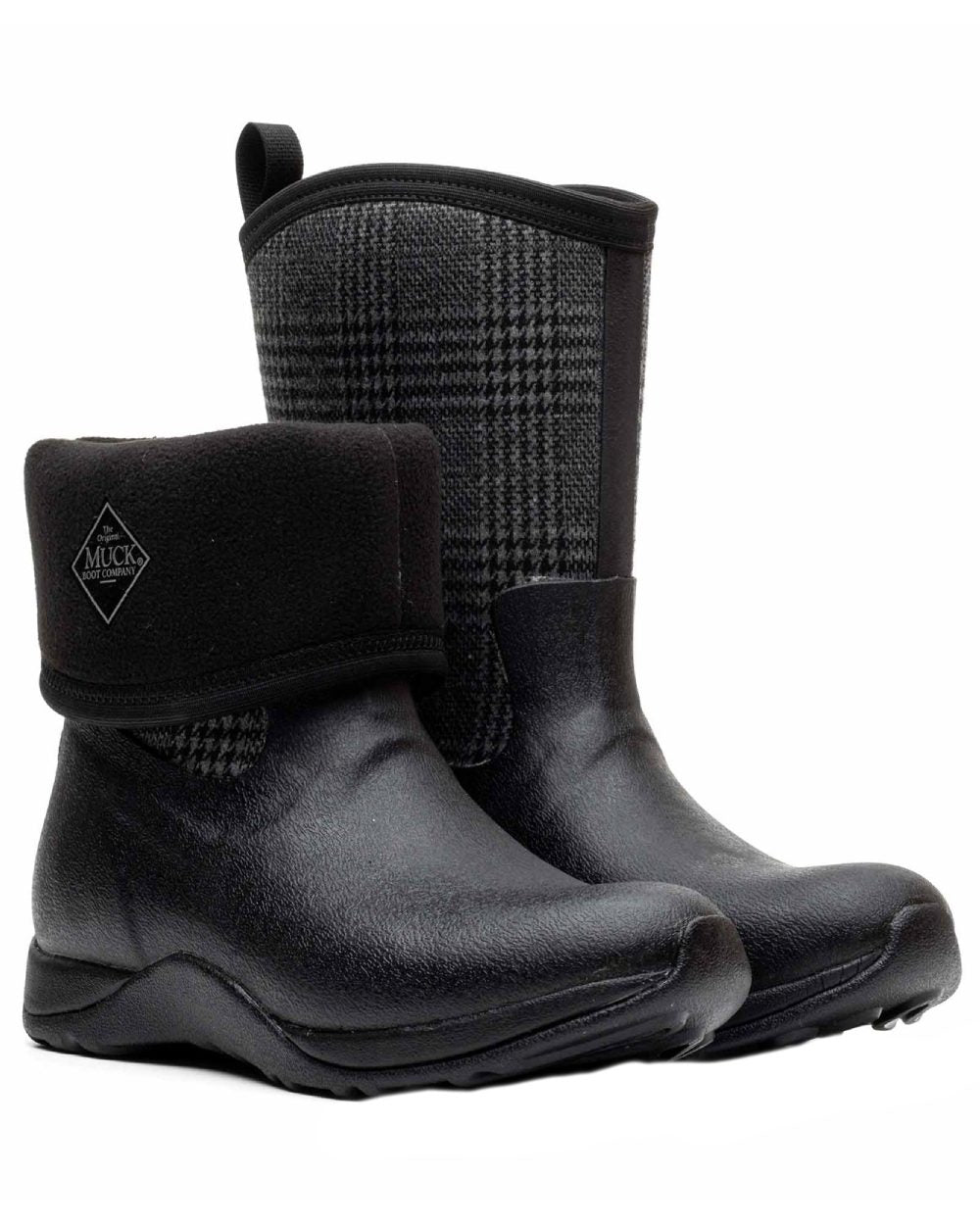 Black Plaid Coloured Muck Boots Womens Arctic Weekend Mid Wellingtons on white background #colour_black-plaid