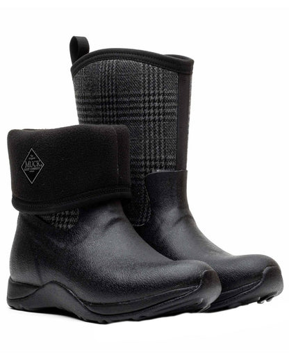 Black Plaid Coloured Muck Boots Womens Arctic Weekend Mid Wellingtons on white background #colour_black-plaid