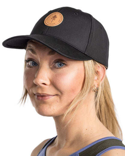 Black Coloured Pinewood Finnveden Hybrid Cap on white background #colour_black