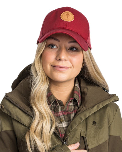 Dark Tomato Dark Red Coloured Pinewood Finnveden Hybrid Cap on white background #colour_dark-tomato-dark-red