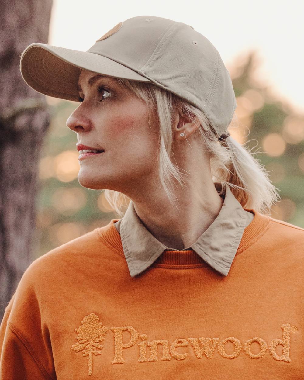 Light Khaki Coloured Pinewood Finnveden Hybrid Cap on outdoor background #colour_light-khaki
