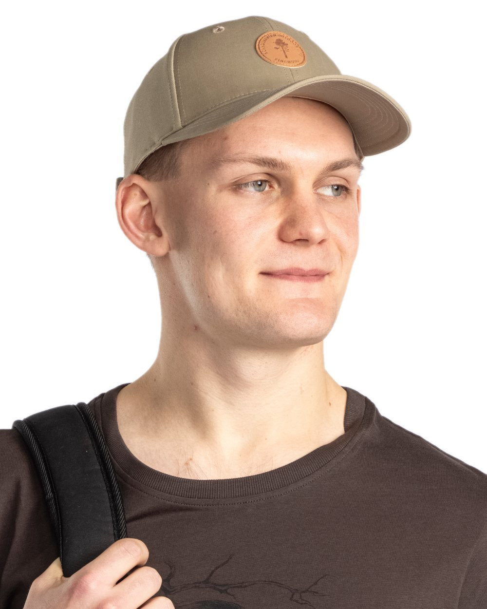 Light Khaki Coloured Pinewood Finnveden Hybrid Cap on white background #colour_light-khaki
