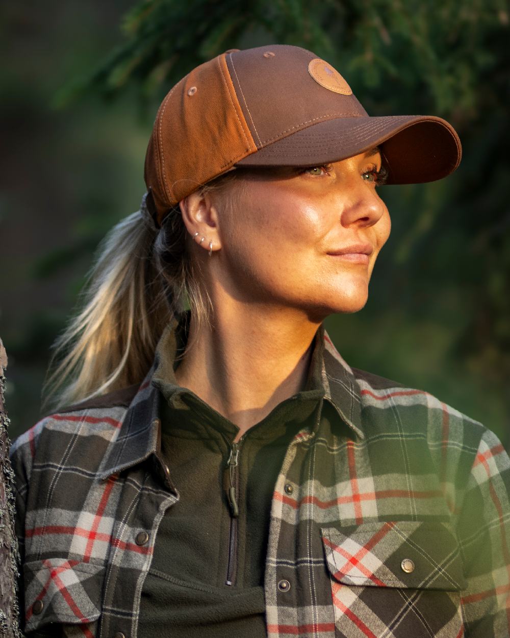 Nougat Coloured Pinewood Finnveden Hybrid Cap on outdoor background #colour_nougat