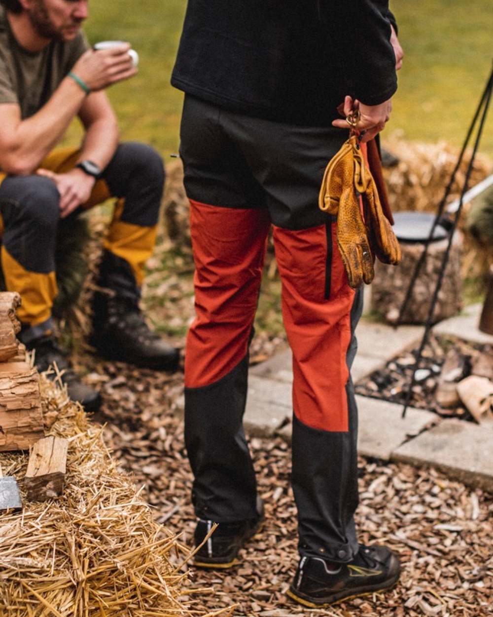 Terracotta Dark Anthracite Coloured Pinewood Mens Abisko Brenton Trousers on outdoor background #colour_terracotta-dark-anthracite