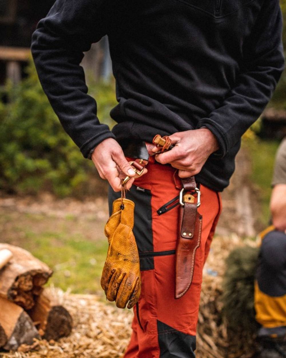 Terracotta Dark Anthracite Coloured Pinewood Mens Abisko Brenton Trousers on outdoor background #colour_terracotta-dark-anthracite