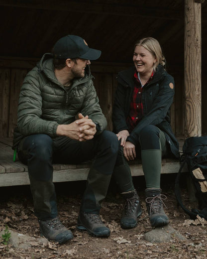 Clover Green Coloured Pinewood Mens Abisko Insulation Jacket on outdoor background #colour_clover-green