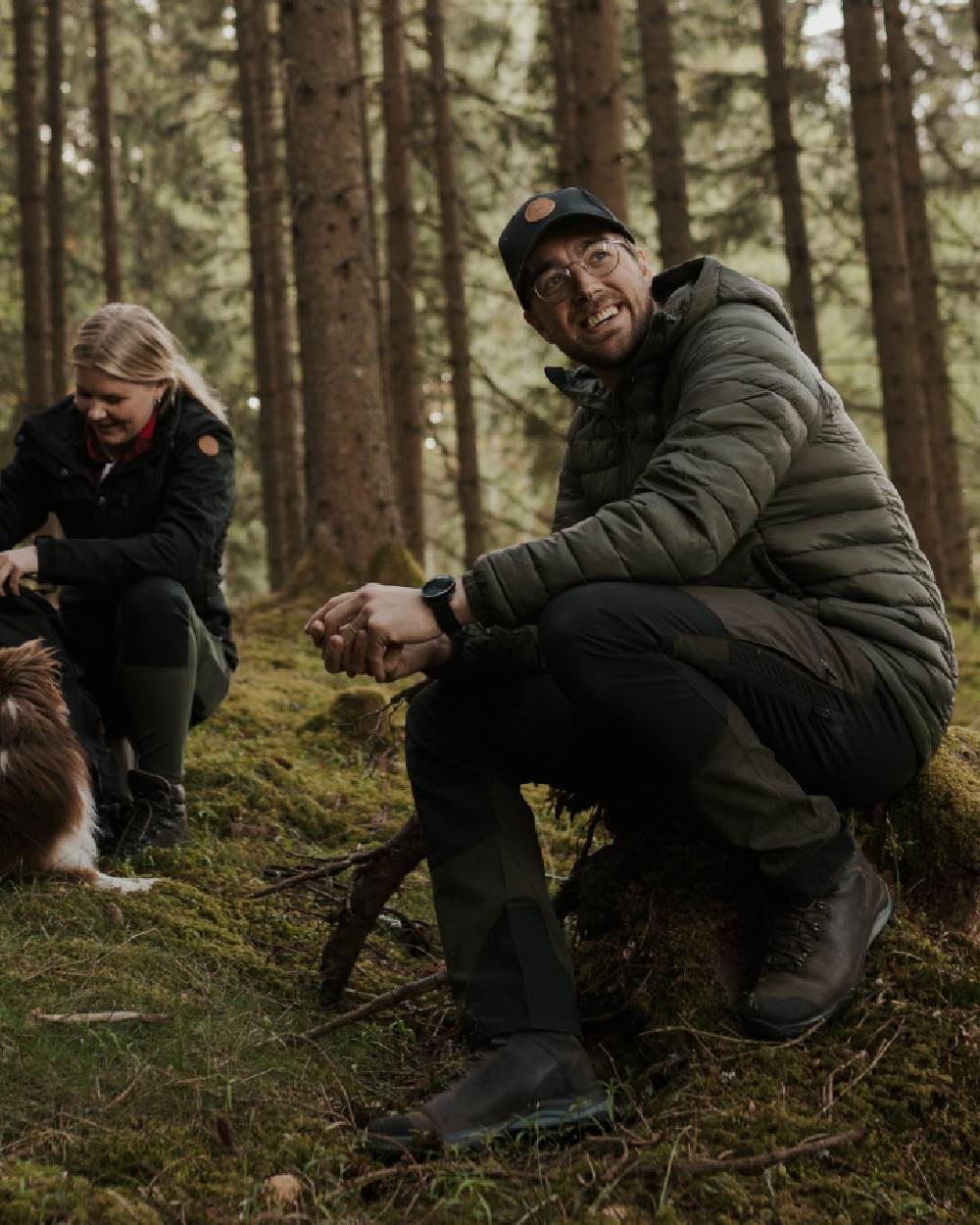 Clover Green Coloured Pinewood Mens Abisko Insulation Jacket on outdoor background #colour_clover-green