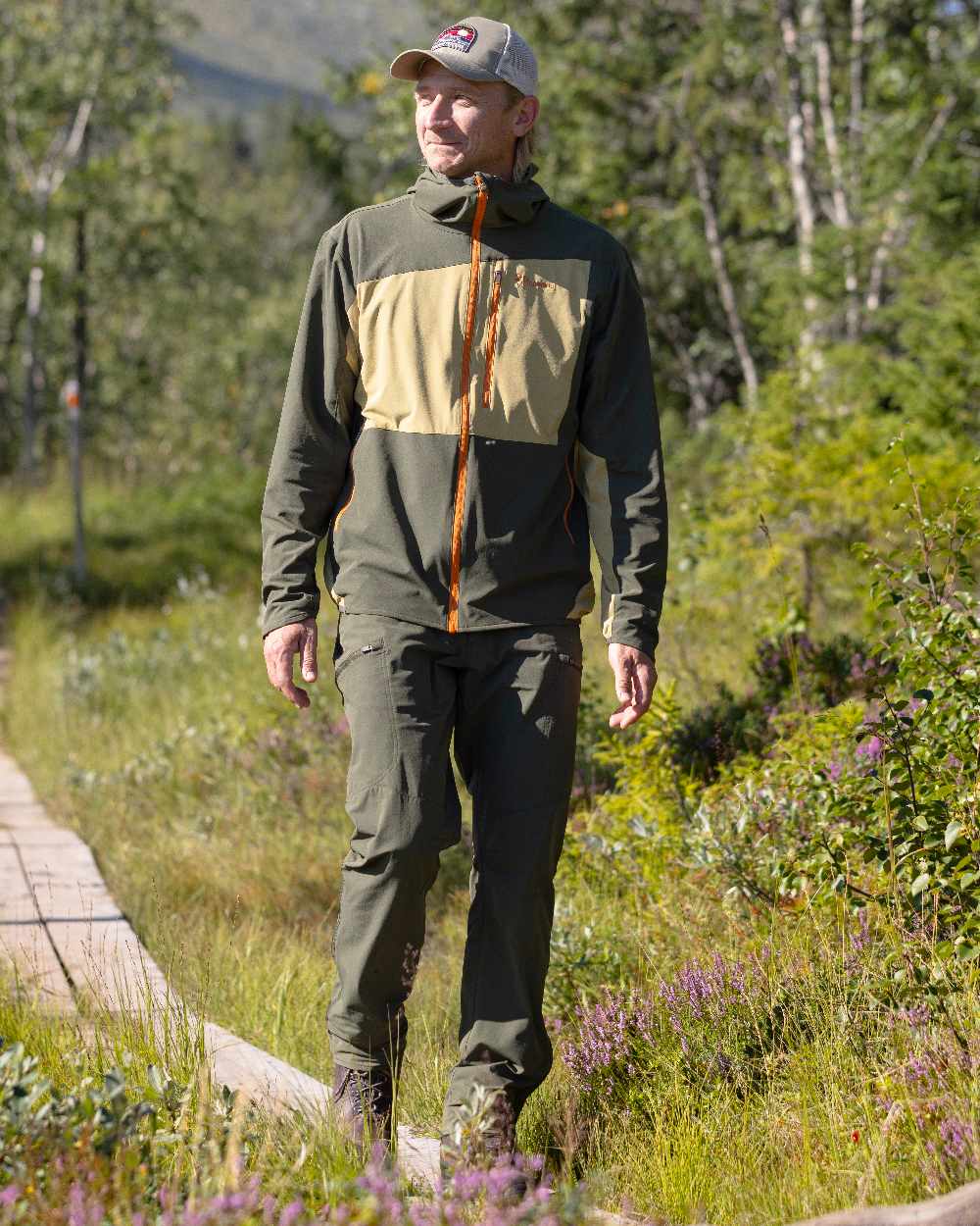 Golden Hay Mossgreen Coloured Pinewood Mens Abisko Light Stretch Jacket on outdoor background #colour_golden-hay-mossgreen