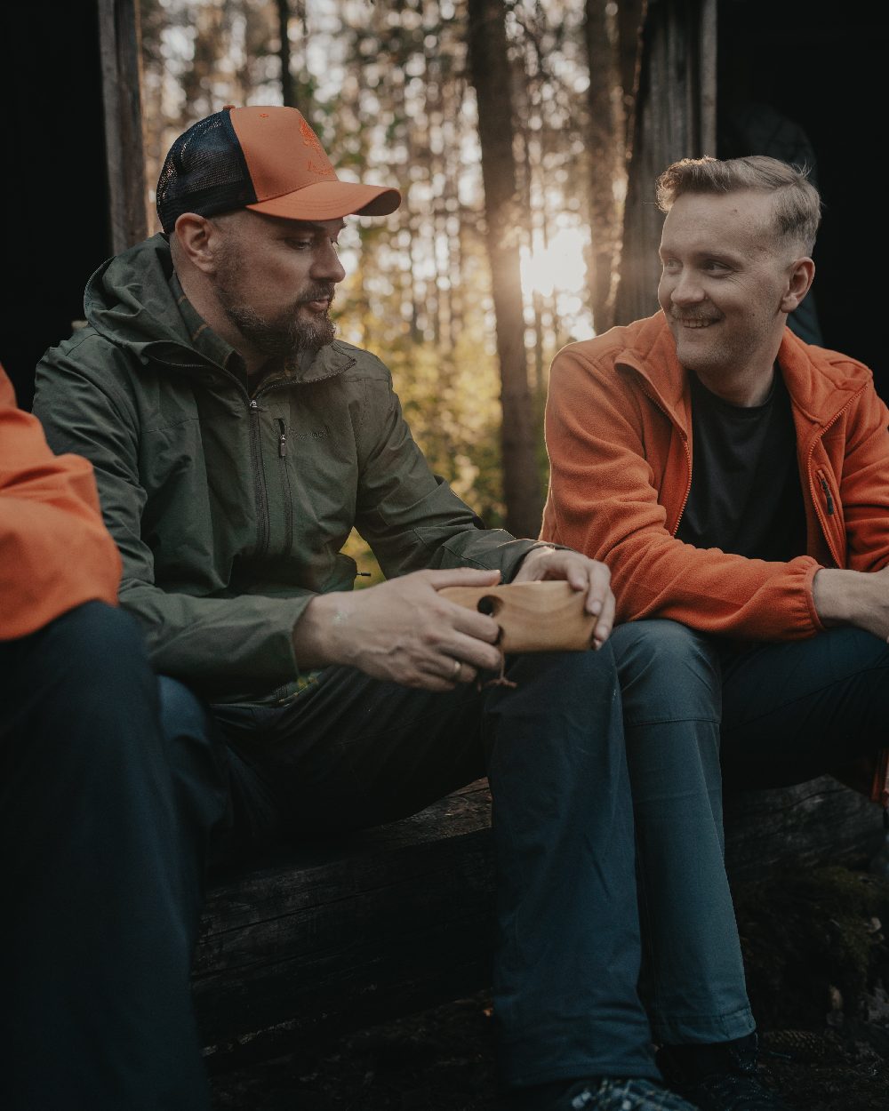 Mossgreen Coloured Pinewood Mens Abisko Light Stretch Jacket on outdoor background #colour_mossgreen