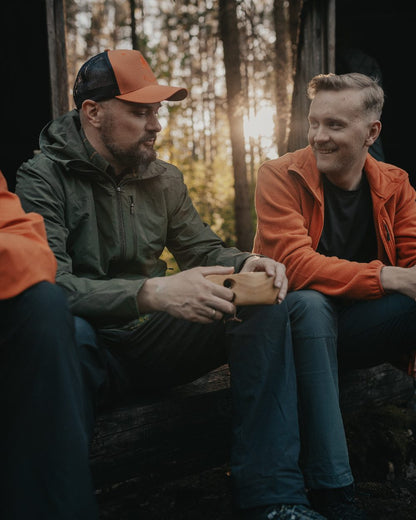 Mossgreen Coloured Pinewood Mens Abisko Light Stretch Jacket on outdoor background #colour_mossgreen