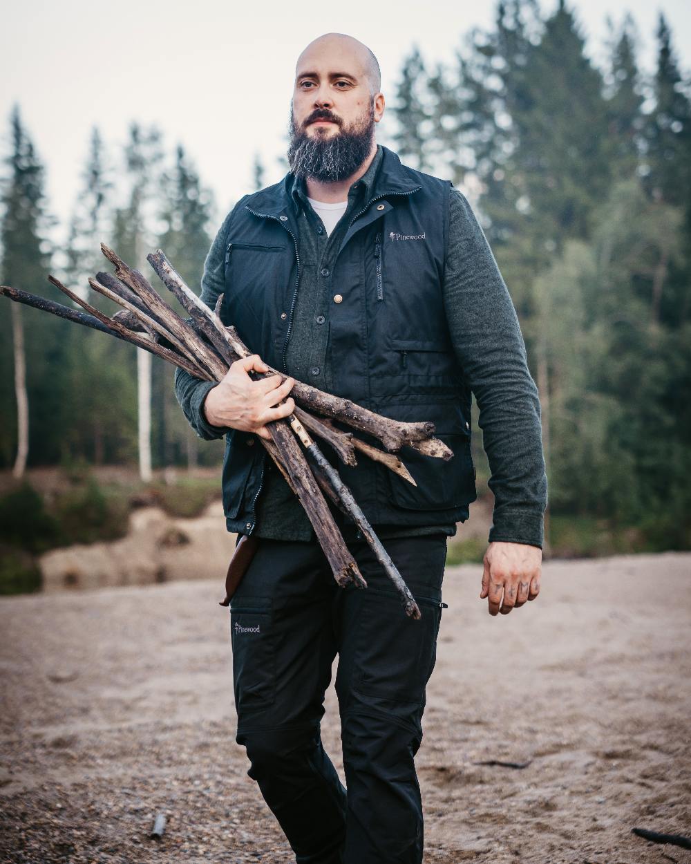 Black Coloured Pinewood Mens Caribou TC-Lite Trousers on outdoor background #colour_black