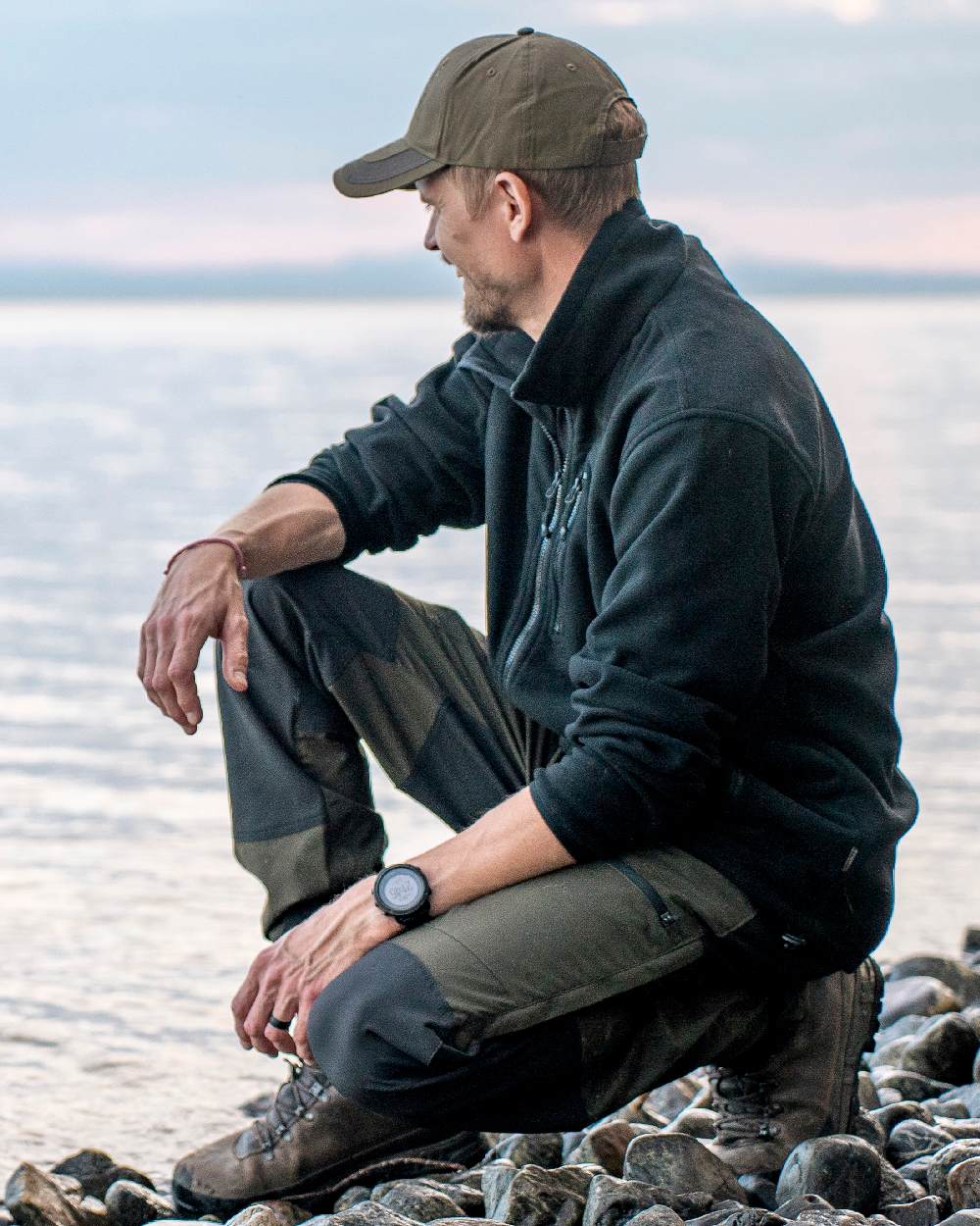 Black Coloured Pinewood Mens Finnveden Fleece Jacket on outdoor background #colour_black