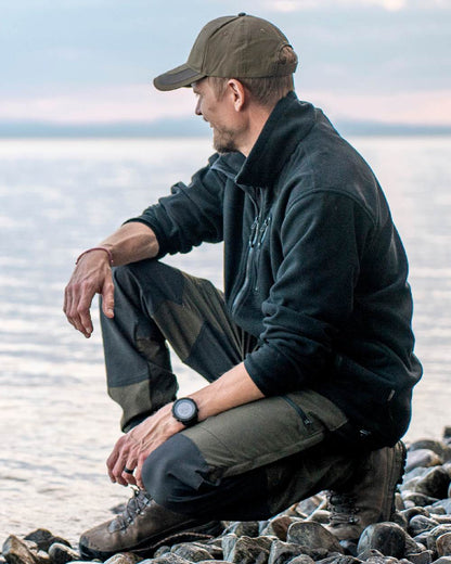 Black Coloured Pinewood Mens Finnveden Fleece Jacket on outdoor background #colour_black