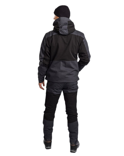 Black Dark Anthracite Coloured Pinewood Mens Finnveden Hybrid Extreme Jacket on white background #colour_black-dark-anthracite